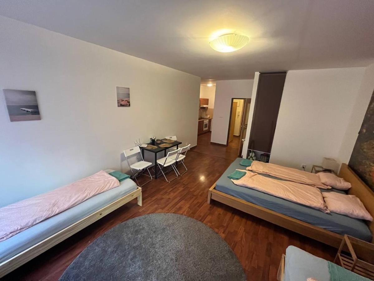 Apartments Spolkova Брно Экстерьер фото